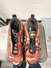 Load image into Gallery viewer, Nike Mens Athletic Shoes 8.5
