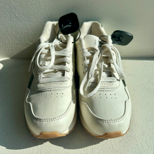 Load image into Gallery viewer, Reebok Womens Athletic Shoes Womens 7.5
