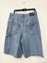 Load image into Gallery viewer, Bdg Shorts Size 34

