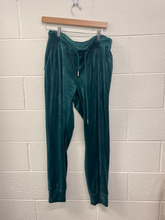 Load image into Gallery viewer, Juicy Couture Pants Size Extra Large
