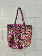 Load image into Gallery viewer, Vera Bradley Purse
