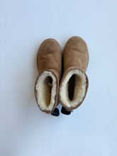 Load image into Gallery viewer, Uggs Boots Womens 10
