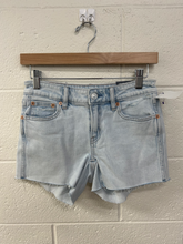 Load image into Gallery viewer, American Eagle Shorts Size 00
