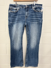 Load image into Gallery viewer, Miss Me Denim Size 15/16 (34)
