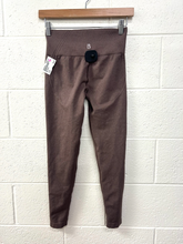 Load image into Gallery viewer, Buff Bunny Athletic Pants Size Medium
