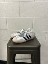 Load image into Gallery viewer, Adidas Casual Shoes Womens 6.5

