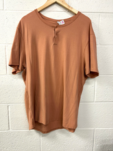 Load image into Gallery viewer, Lulu Lemon Athletic Top Size Large
