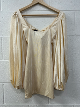 Load image into Gallery viewer, Oh Polly Dress Size Small

