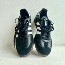 Load image into Gallery viewer, Adidas Womens Athletic Shoes Womens 6
