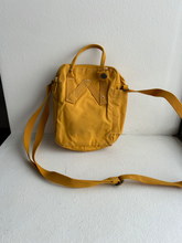 Load image into Gallery viewer, Farylrobin Purse
