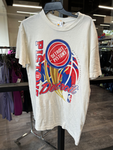 Load image into Gallery viewer, Abercrombie &amp; Fitch T-shirt Size Medium
