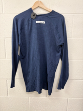 Load image into Gallery viewer, Alphalete Athletic Top Size Large
