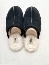 Load image into Gallery viewer, Uggs Casual Shoes Womens 8
