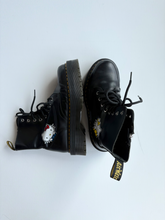 Load image into Gallery viewer, Dr Martens Boots Womens 9
