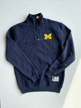 Load image into Gallery viewer, Colosseum Sweatshirt Size Medium
