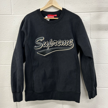Load image into Gallery viewer, Supreme Sweatshirt Size Medium
