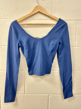 Load image into Gallery viewer, Lululemon Athletic Top Size Medium
