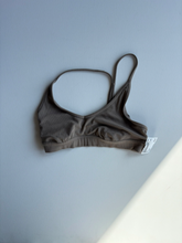 Load image into Gallery viewer, Alo Sports Bra Size Medium
