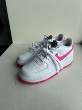 Load image into Gallery viewer, Nike Womens Athletic Shoes Womens 8
