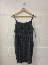 Load image into Gallery viewer, Forever 21 Dress Size 2XL
