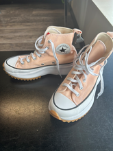 Load image into Gallery viewer, Converse Casual Shoes Womens 7
