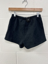 Load image into Gallery viewer, Aritzia Shorts Size Extra Small
