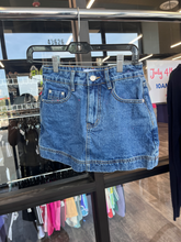 Load image into Gallery viewer, Princess Polly Shorts Size Extra Small
