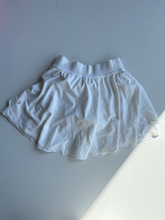 Load image into Gallery viewer, Lululemon Athletic Shorts Size 3/4
