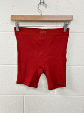 Load image into Gallery viewer, Skims Shorts Size Small
