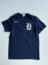 Load image into Gallery viewer, Nike T-shirt Size Small
