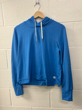 Load image into Gallery viewer, Vuori Athletic Top Size Large

