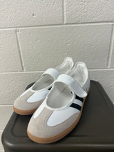 Load image into Gallery viewer, Adidas Casual Shoes Womens 8.5
