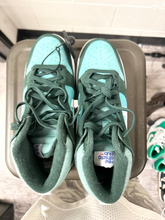 Load image into Gallery viewer, Nike Casual Shoes Womens 8
