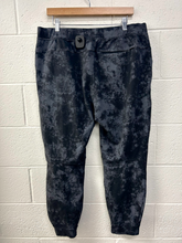 Load image into Gallery viewer, Lulu Lemon Athletic Pants Size XXL
