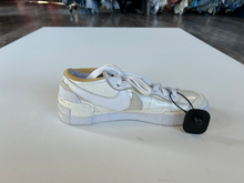 Load image into Gallery viewer, Nike Mens Athletic Shoes Mens 9.5
