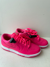 Load image into Gallery viewer, Nike Womens Athletic Shoes Womens 7
