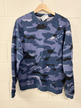 Load image into Gallery viewer, Nike Sweatshirt Size Medium
