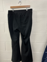 Load image into Gallery viewer, True Religion Pants Size Extra Large

