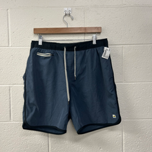 Load image into Gallery viewer, Vuori Pants Size Large
