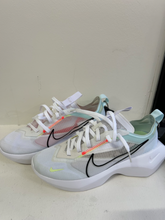 Load image into Gallery viewer, Nike Womens Athletic Shoes Womens 9
