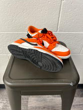 Load image into Gallery viewer, Nike Casual Shoes Womens 7
