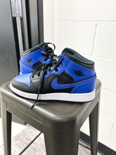 Load image into Gallery viewer, Jordan Womens Athletic Shoes Womens 8.5
