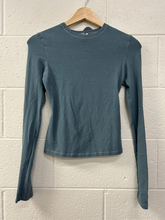 Load image into Gallery viewer, Skims Long Sleeve Top Size Small
