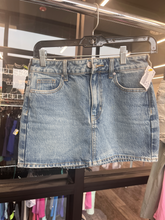 Load image into Gallery viewer, Pac Sun Short Skirt Size 24
