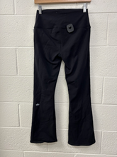 Load image into Gallery viewer, Alo Athletic Pants Size Medium
