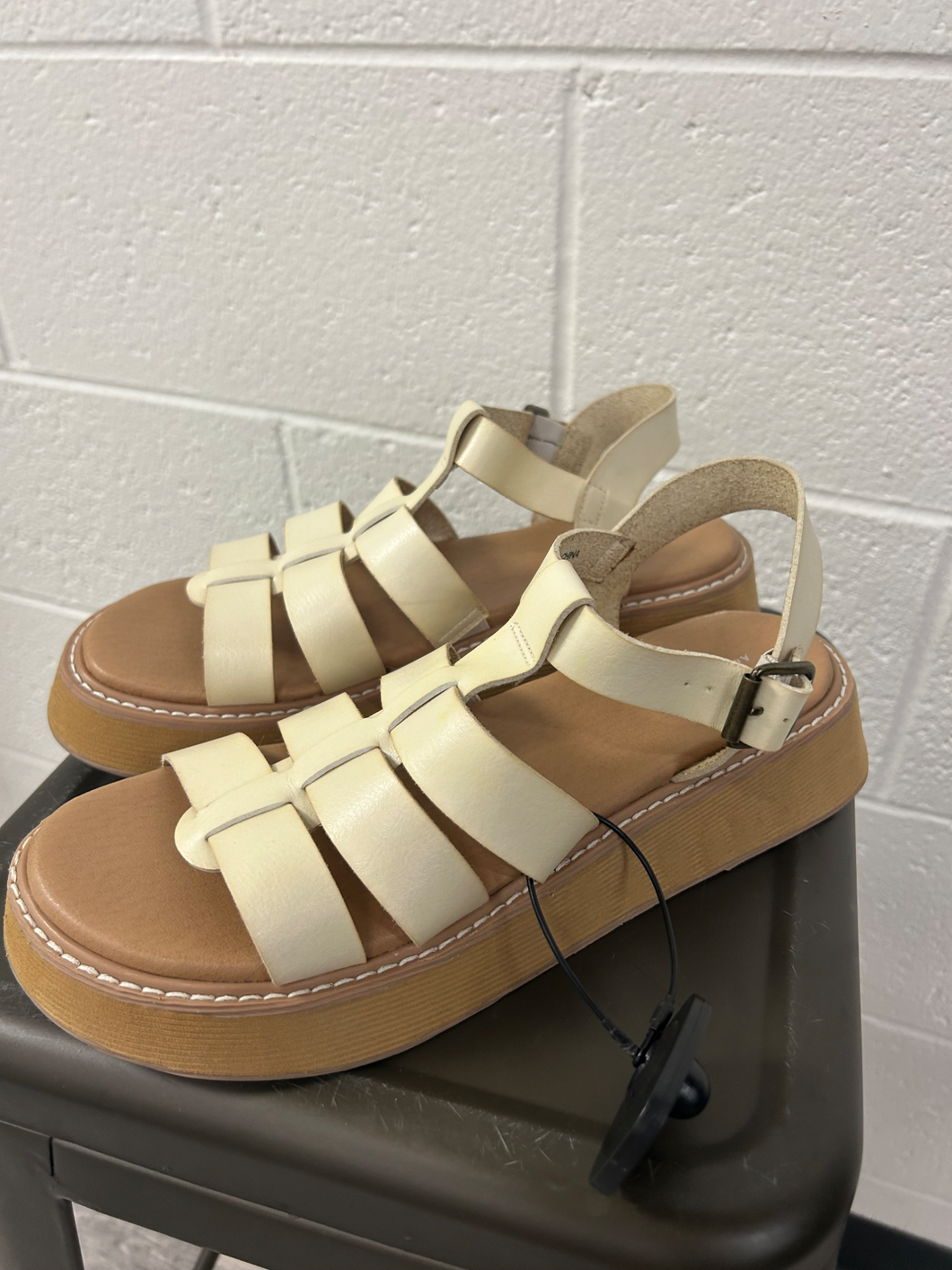 American Eagle Sandals Womens 10