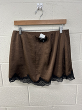 Load image into Gallery viewer, Abercrombie &amp; Fitch Short Skirt Size Medium
