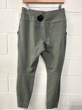 Load image into Gallery viewer, Lulu Lemon Athletic Pants Size Medium
