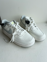 Load image into Gallery viewer, Nike Womens Athletic Shoes Womens 8.5
