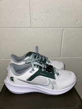 Load image into Gallery viewer, Nike Womens Athletic Shoes Womens 7.5
